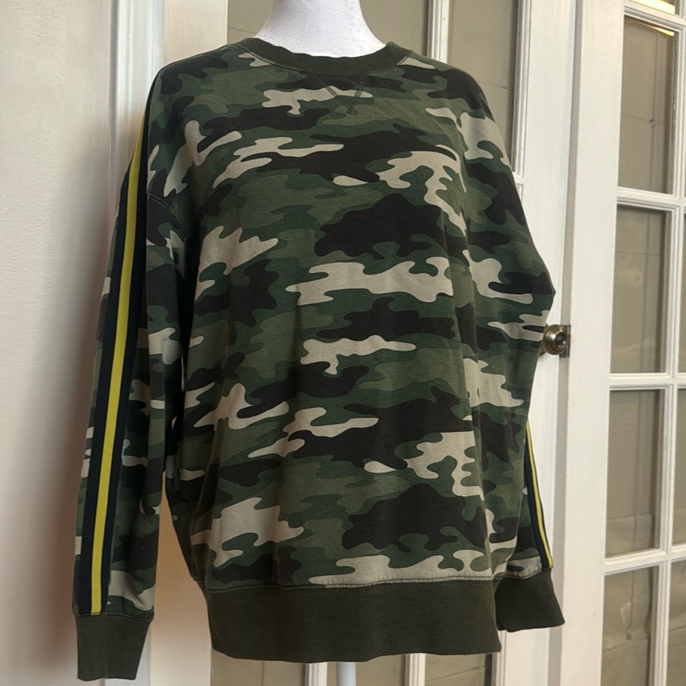Camo crewneck sweatshirt. Size L Eddie Bauer women’s